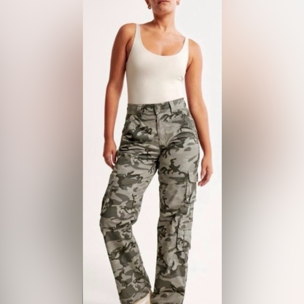 Abercrombie‎ & Fitch Womens Relaxed Camo Utility Cargo Pants Size 26/2L